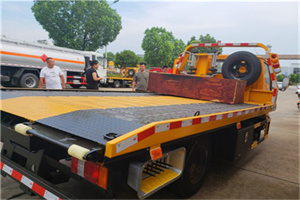 周浦镇附近拖车电话号码服务