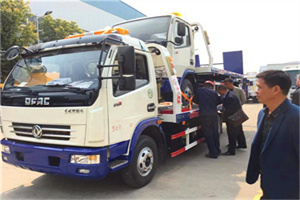 周浦镇汽车道路救援拖车价格